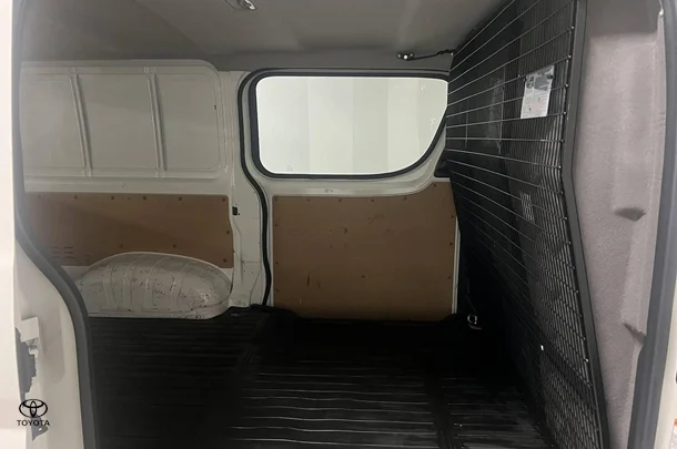 2020 Toyota Hiace LWB image 11