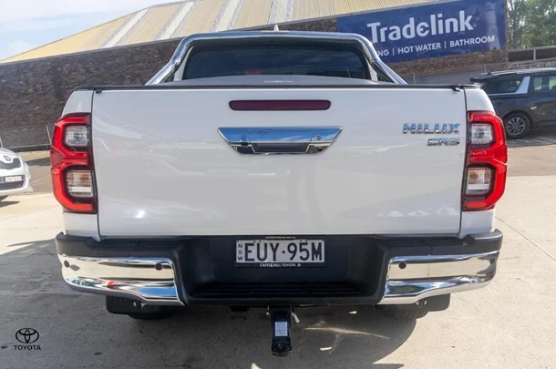 2022 Toyota HILUX SR5 image 4