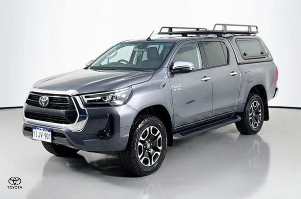 2021 Toyota Hilux SR5 image 4