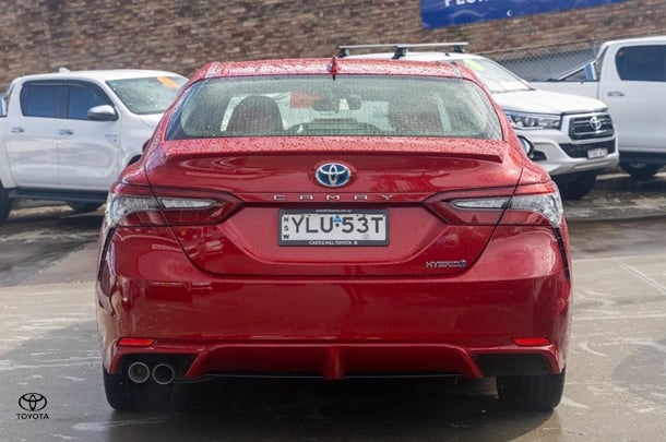 2021 Toyota Camry Hybrid SX image 5