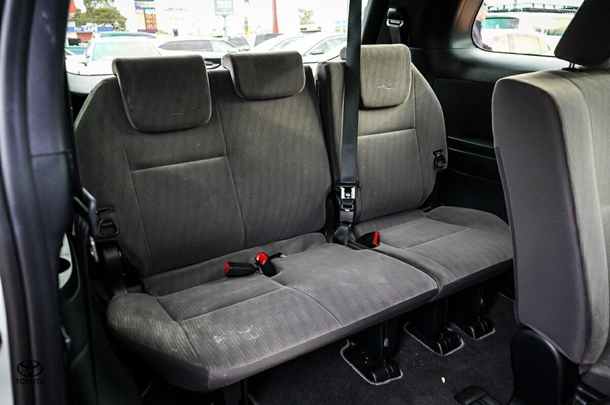 2019 Toyota Tarago GLi image 10