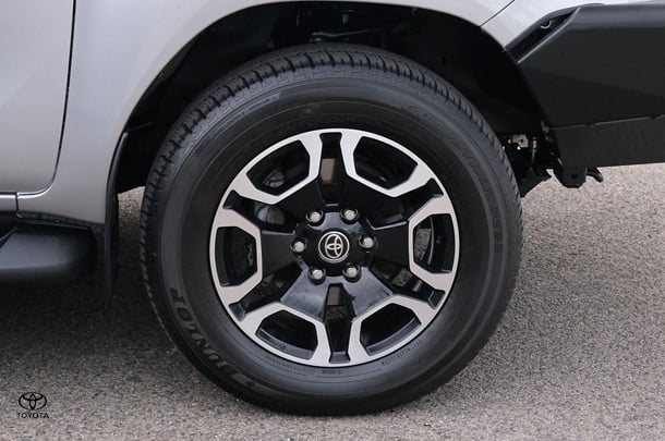 2022 Toyota Hilux SR5 image 6