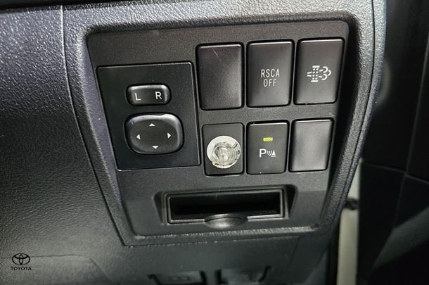 2020 Toyota Landcruiser GXL image 17