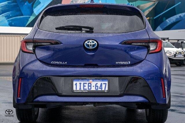 2024 Toyota Corolla Hatch Hybrid Ascent Sport image 5