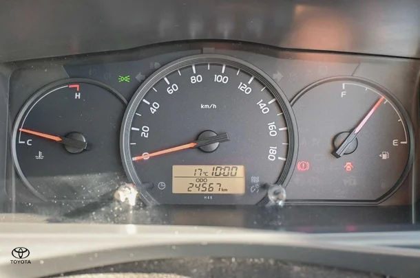 2017 Toyota Hiace LWB image 17