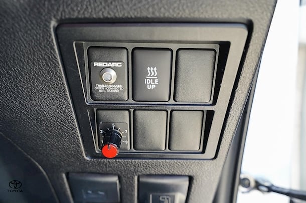 2015 Toyota HILUX SR5 image 19