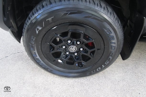 2024 Toyota Hilux GR-S image 25