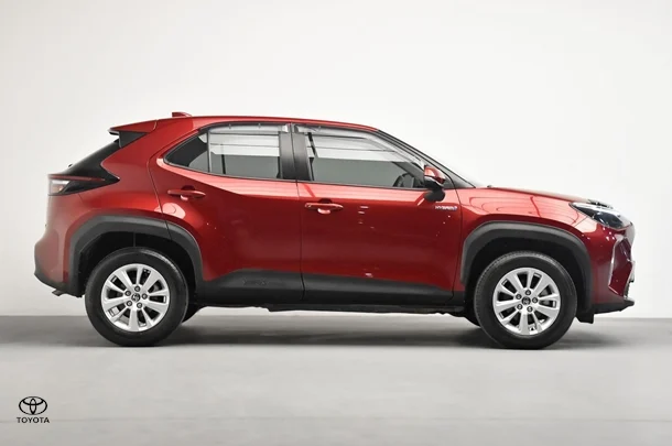 2022 Toyota Yaris Cross Hybrid GX image 3