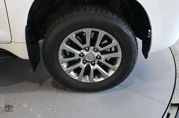 2020 Toyota Prado GXL image 9