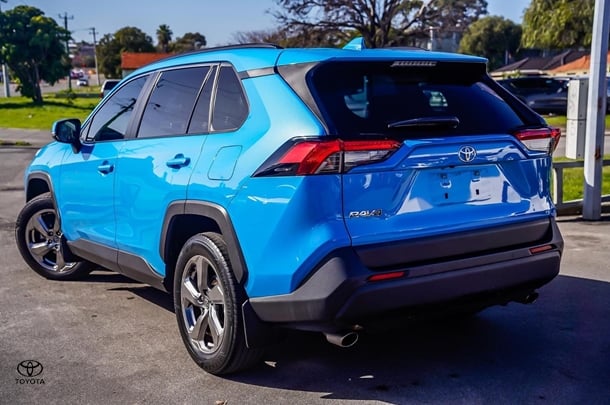2019 Toyota RAV4 GXL image 2