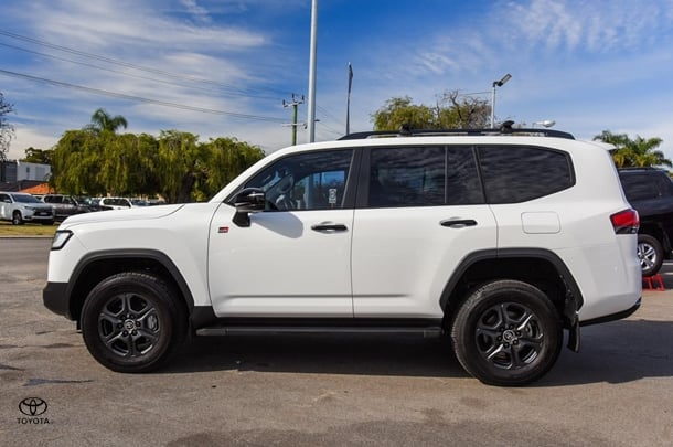 2024 Toyota Landcruiser GR-S image 4