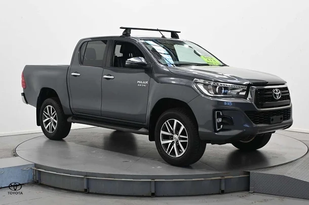 2018 Toyota Hilux 4x4 SR5 image 3