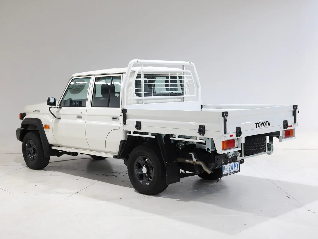 2024 Toyota LC Military GXL image 4