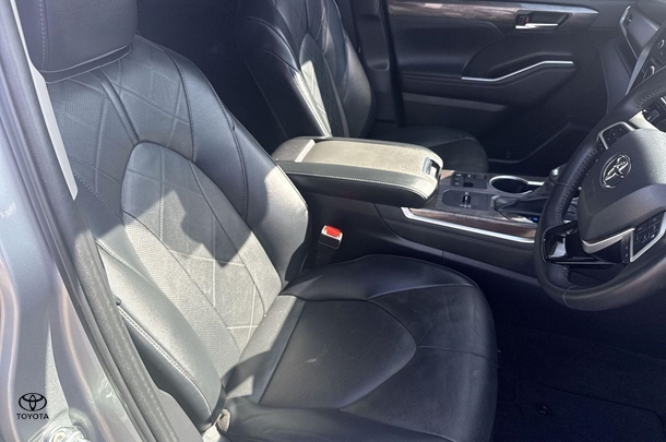 2023 Toyota Kluger 4x2 GRANDE image 11