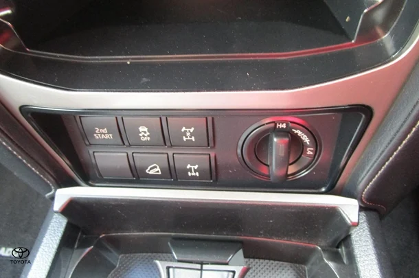 2021 Toyota Prado VX image 14