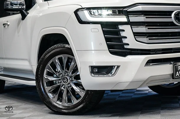 2021 Toyota Landcruiser Sahara ZX image 2
