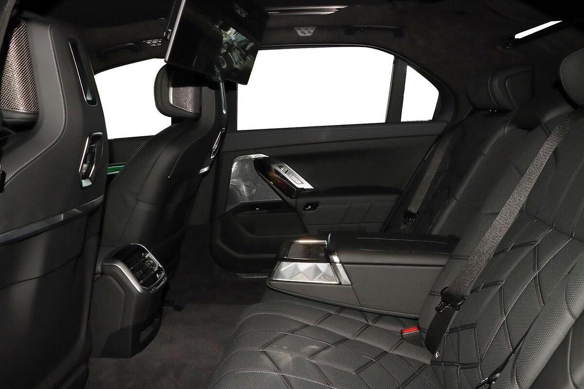 2025 BMW i7 xDrive60 M Sport G70 Auto AWD image 8