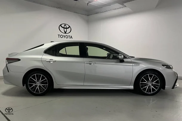 2022 Toyota Camry Hybrid SL image 4