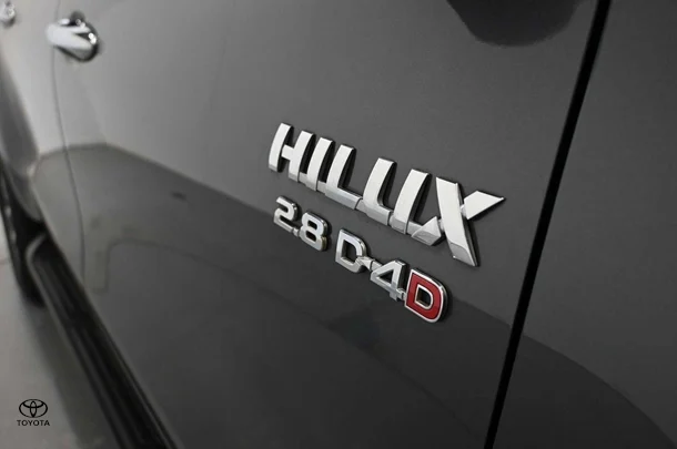 2018 Toyota Hilux 4x4 SR5 image 10