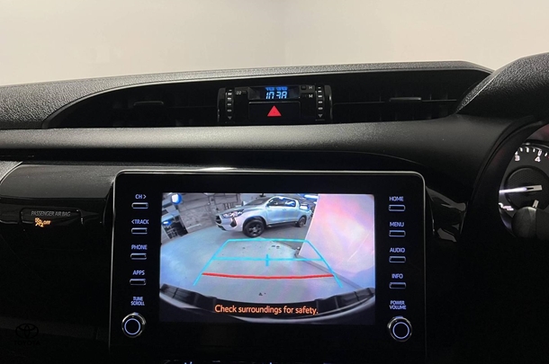 2024 Toyota Hilux SR image 18