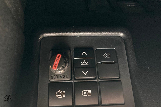 2021 Toyota Prado VX image 19