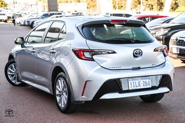 2024 Toyota Corolla Hatch Hybrid Ascent Sport image 2
