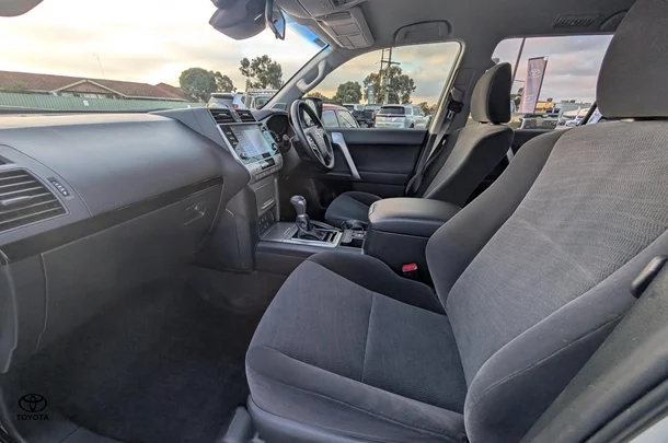 2021 Toyota Prado GXL image 29