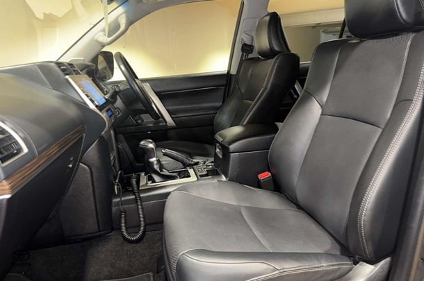 2022 Toyota Prado VX image 3