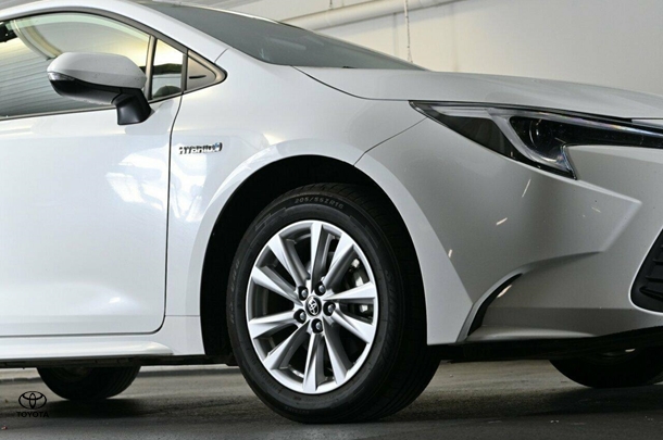 2023 Toyota Corolla Sedan Hybrid Ascent Sport image 6