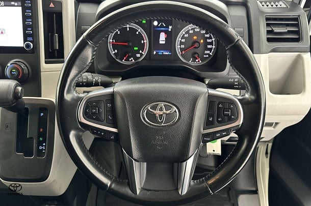 2021 Toyota Hiace LWB image 17