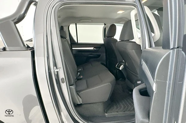 2022 Toyota Hilux SR5 image 17