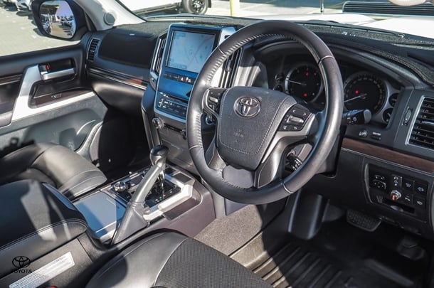 2021 Toyota Landcruiser VX image 6