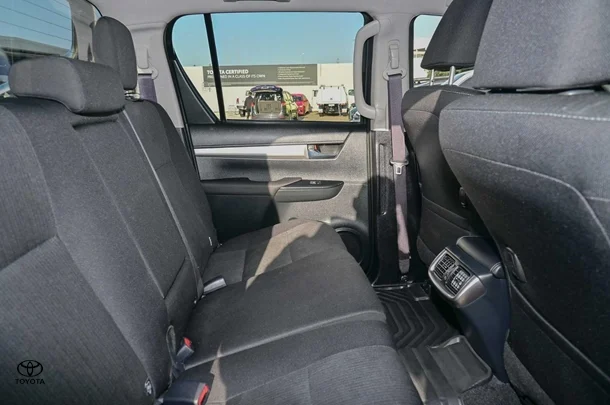 2023 Toyota HILUX SR5 image 8