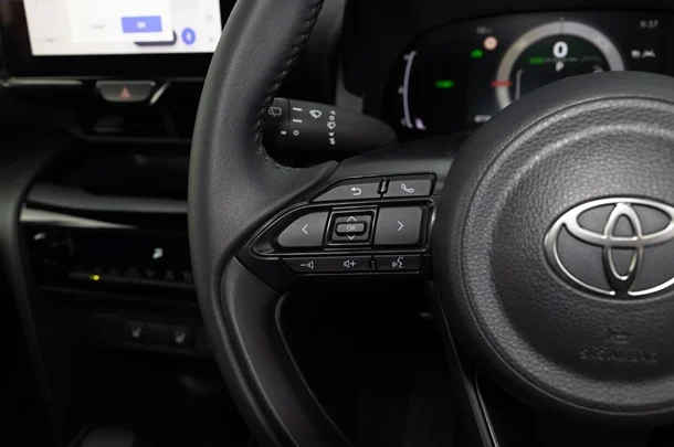 2024 Toyota Yaris Cross Hybrid Urban image 18