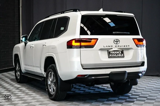 2024 Toyota Landcruiser VX image 5