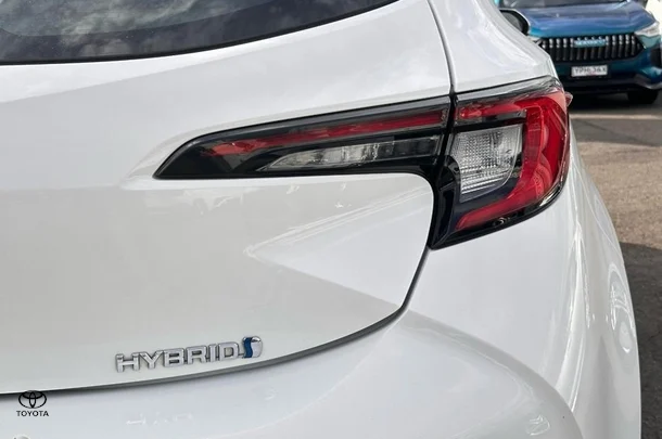 2022 Toyota Corolla Hatch Hybrid Ascent Sport image 6