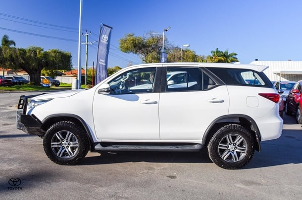 2019 Toyota Fortuner GX image 4