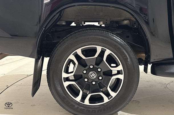 2021 Toyota Hilux SR5 image 11