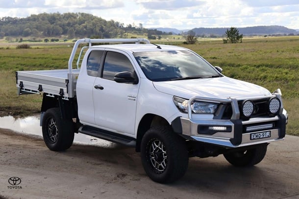 2020 Toyota Hilux 4x4 SR image 2