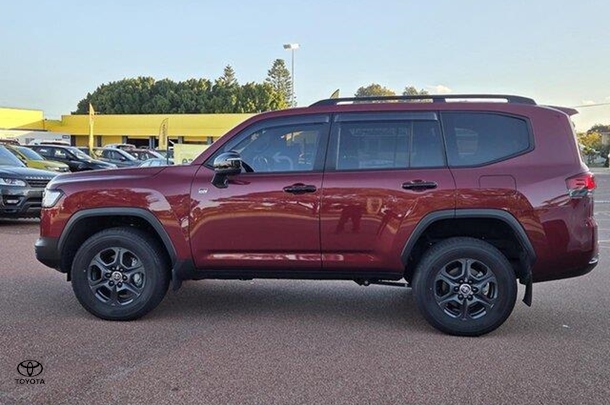 2022 Toyota Landcruiser GR-S image 8