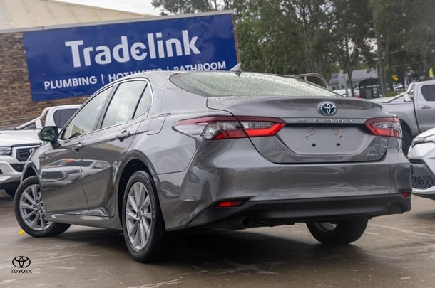 2023 Toyota Camry Hybrid Ascent image 2