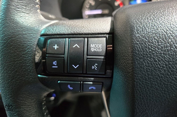 2024 Toyota Hilux SR5 image 16