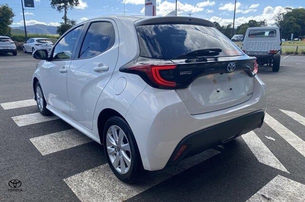 2022 Toyota Yaris HB Hybrid SX image 5