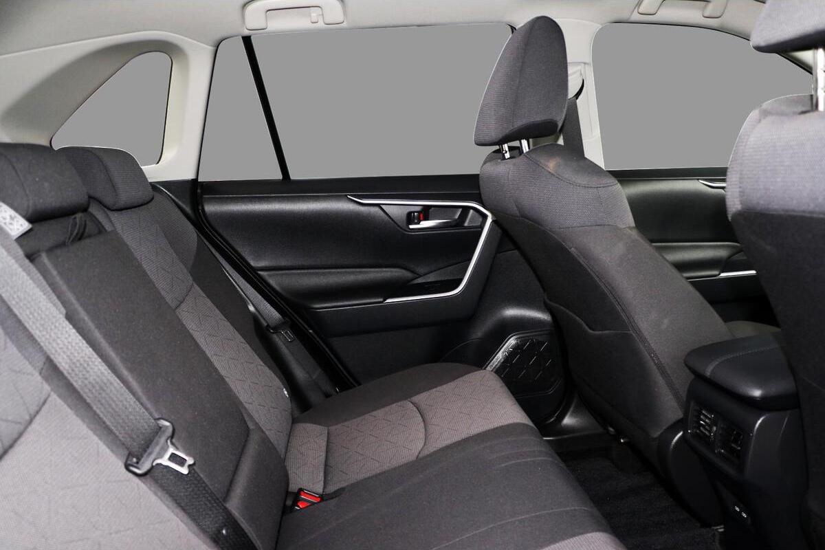 2024 Toyota RAV4 GXL Auto eFour image 9