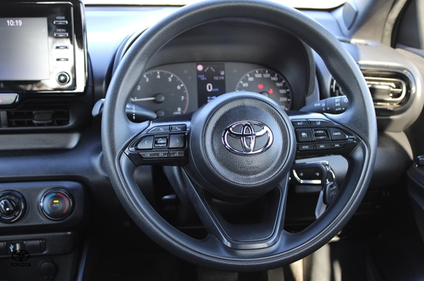 2023 Toyota Yaris Ascent Sport image 17