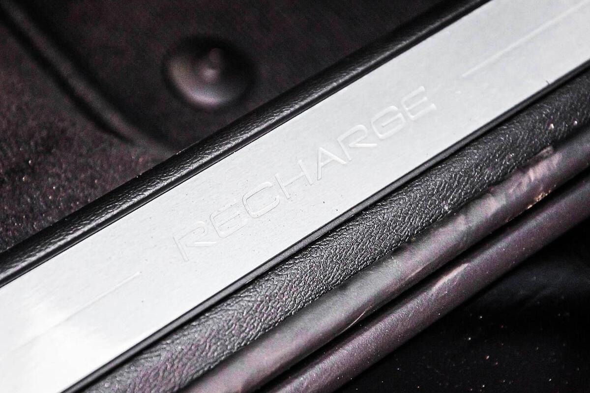 2024 Volvo S60 Recharge T8 Black Edition Auto AWD MY24 image 17