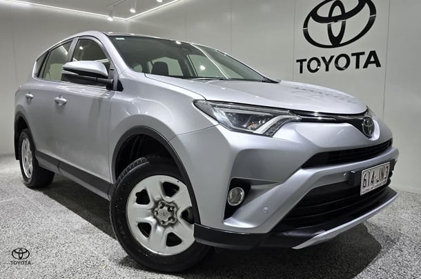 2018 Toyota RAV4 GX-2WD image 1