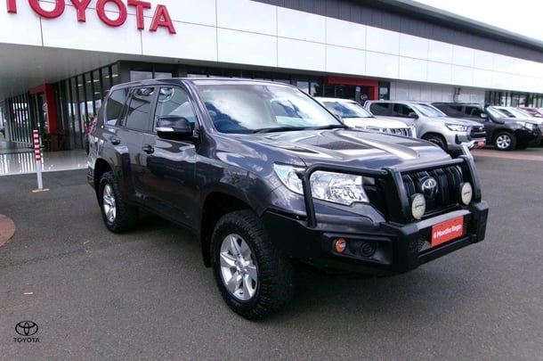 2020 Toyota Prado GX image 3