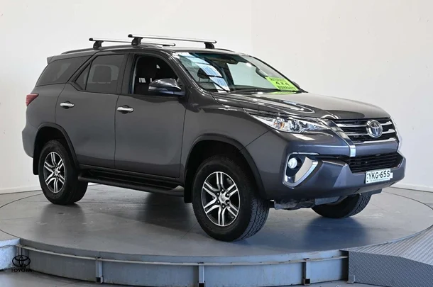 2020 Toyota Fortuner GXL image 3
