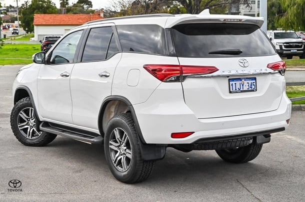 2020 Toyota Fortuner GXL image 2